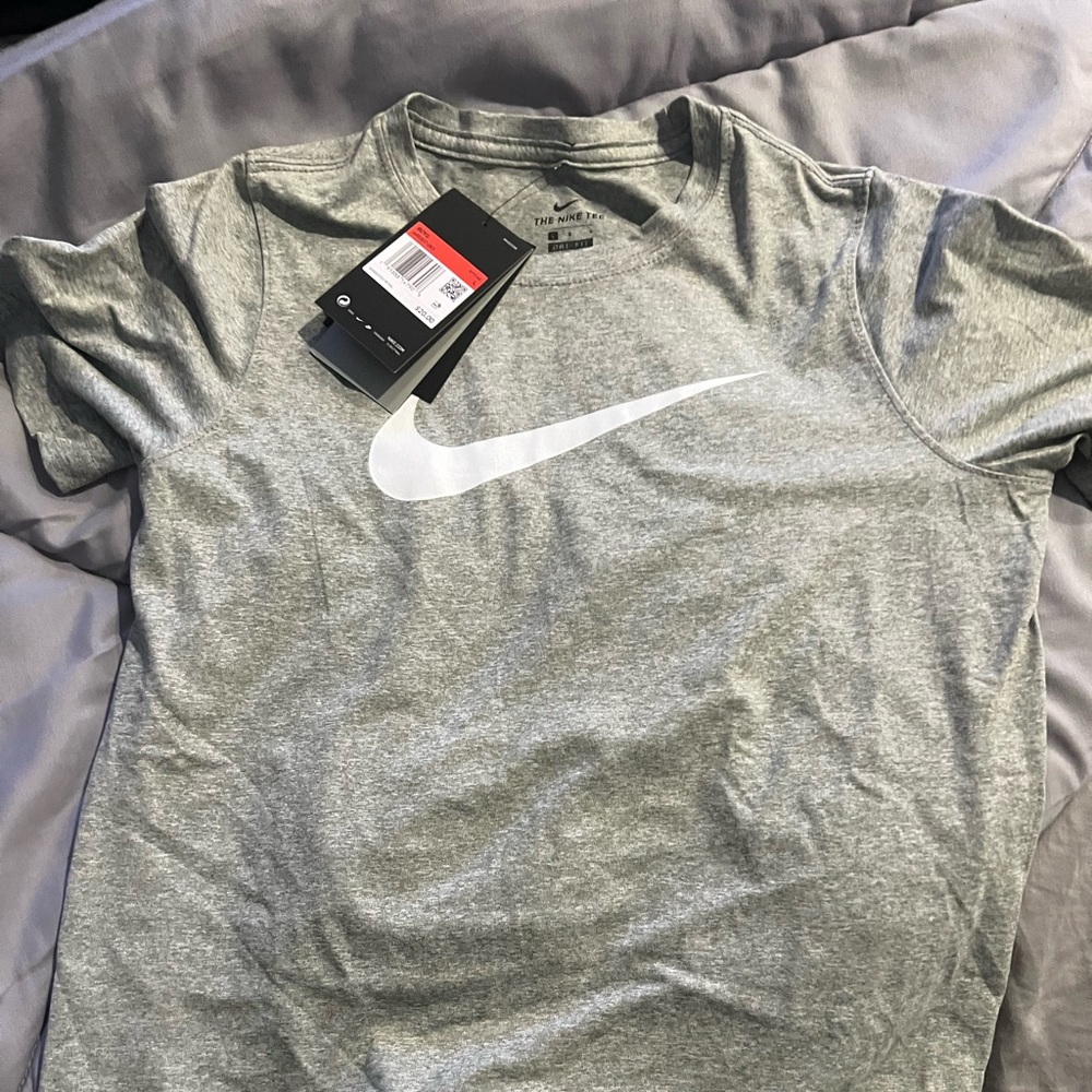 Boys The Nike Tee (DRI-FIT)